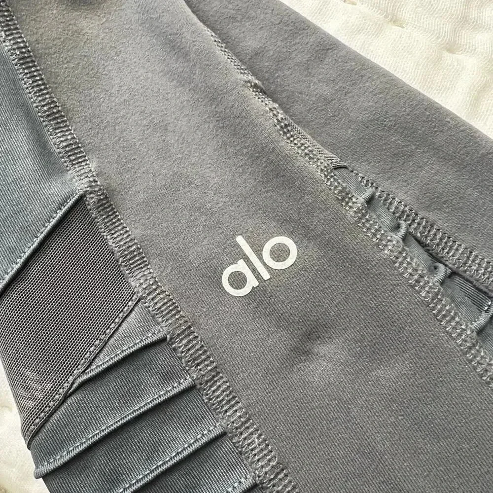ALO YOGA Moto Leggings‎ in Anthracite Grey
